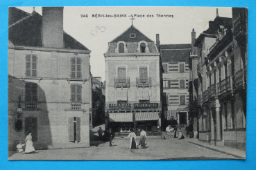 Ansichtskarte AK Neris les Bains 1918 Place des Thermes Pharmacie Librairie Frankreich France 03 Allier